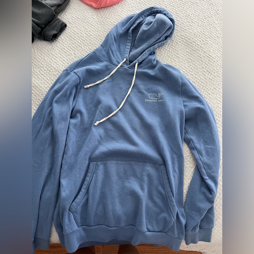 Can be unisex- vineyard vines fleece lightweight hoodie. Great condition